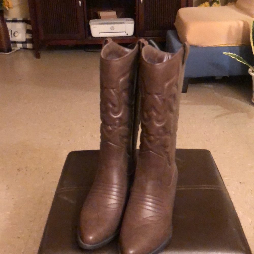 Brown boot for women, size 7/1/2, new,